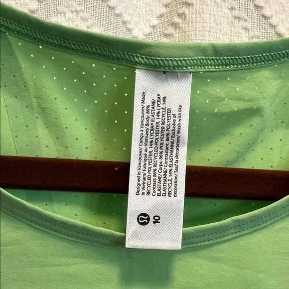 Lululemon Cropped Bright Green Running tank, EUC, size 10 - Picture 2 of 4